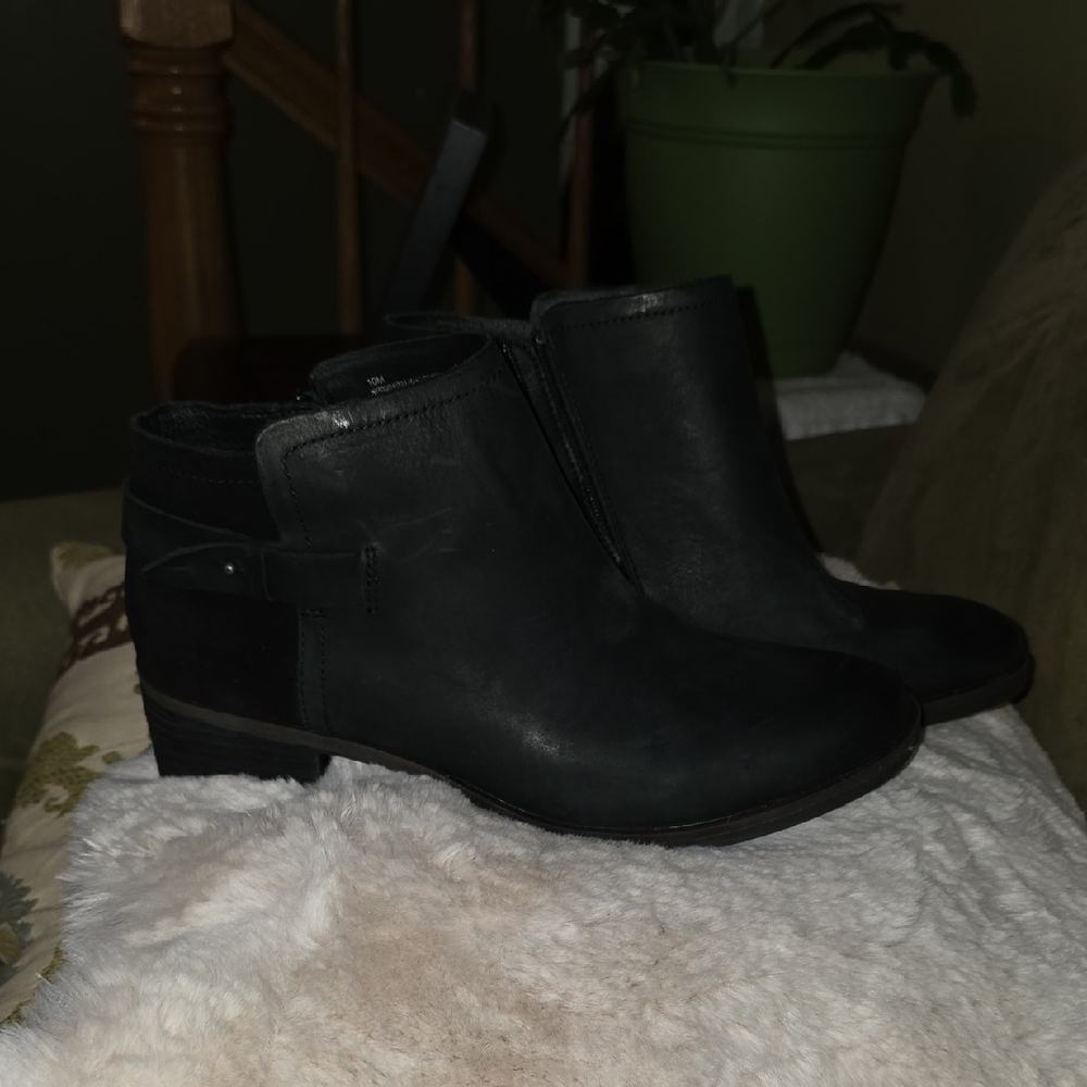 Nwb Korks Black Leather Ankle Booties-Size 10